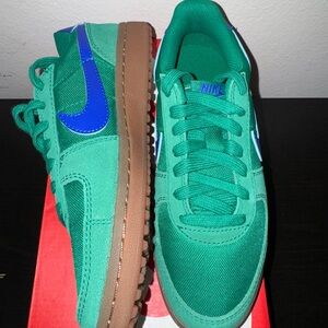 Nike Kids Sneakers in Green and Blue